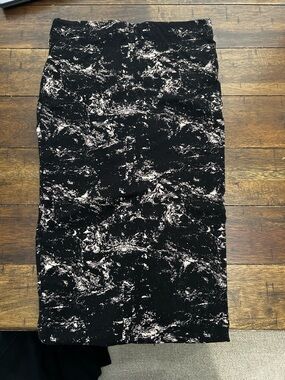 Basque Black Marble-Print Pencil Skirt
